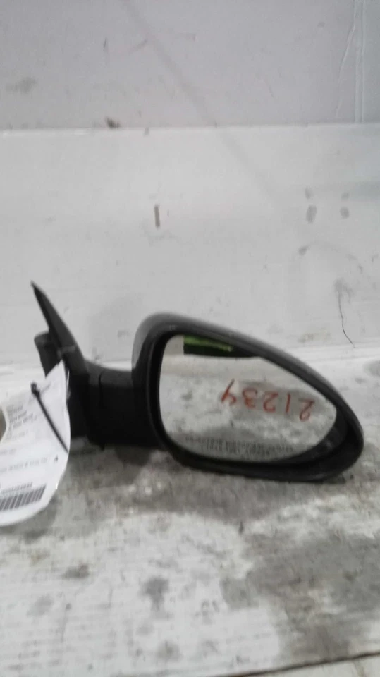 Chevrolet Sonic 2018 conjunto de espejo retrovisor derecho gris 587011 usado 119 k millas Foto 1 de 4