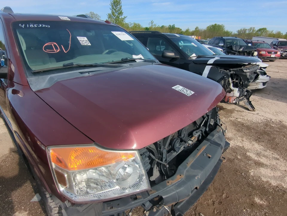 Оригинальный капот Nissan Armada 2005-2015 годов выпуска QBC6Z - Изображение 1 из 2