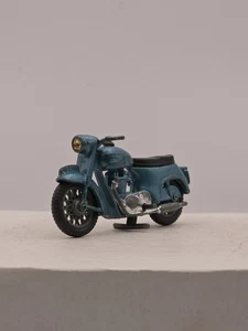 Triumph Britains 1/32 - Picture 1 of 8