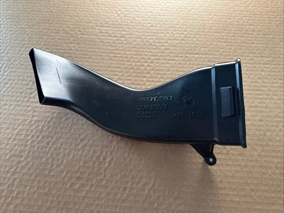 Оригинальный правосторонний воздуховод для салона Volvo S60 V60 Cross Country 30630727 2011-2018 годов выпуска - Изображение 1 из 4