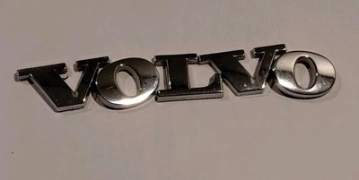 Insignia emblema Volvo letras logotipo automotriz auténtico marca importada maletero trasero Foto 1 de 4