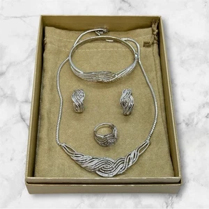 BR KRN Signiertes Silberfarben Modeschmuck Set Halskette Armband Ohrringe & Ring - Bild 1 von 16