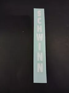 Calcomanía de vinilo blanca con letra de bloque vertical Schwinn - Imagen 1 de 5
