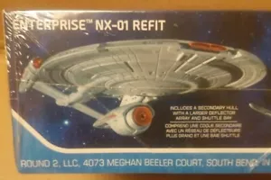 STAR TREK ENTERPRISE NX-01 REFIT STARSHIP MODEL 1/1000 POLAR LIGHTS!! - Picture 1 of 8