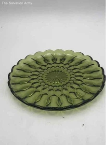 Vintage Anchor Hocking Fairfield Green Glass Scalloped Edged Snack Plate - Picture 1 of 6
