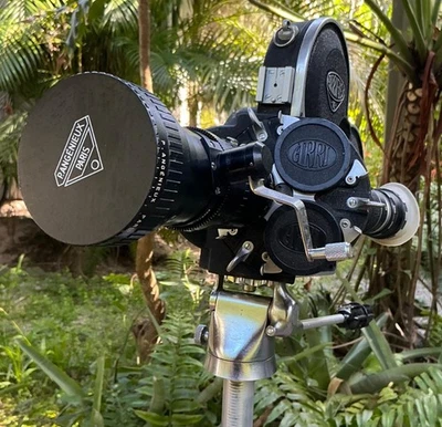 Câmera de Filme Arriflex 16mm com Zoom Angenieux Lente F.12 - 120 - Imagem 1 de 4