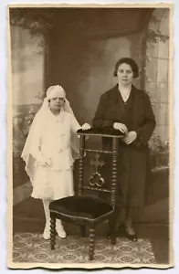 CPA - Carte Postale - Photo - Portrait d'une Femmes et Jeune Fille Communiante - Picture 1 of 2