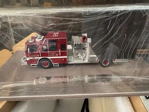 Fire Replicas FR018-32 Pierce Arrow XT Milwaukee Fire Engine 32 1:50 - Bild 1 von 4