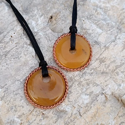 Tensor Ring Straight Line Cubit 333Mhz Yellow Topaz 1.3 inch Gemstone Necklace - Image 1 of 4