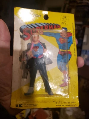 Figura de acción de colección 1974 Clark Kent Superman 4" DC Comics plástico duro en tarjeta Foto 1 de 4