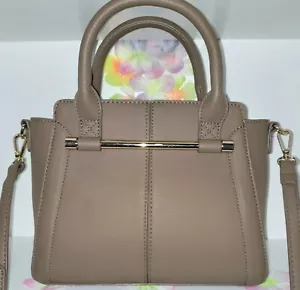 Autentica💥NWOTD💥Mystique Vegan Pelle Taupe Profonda con Borsa/Tracolla Oro - Foto 1 di 13