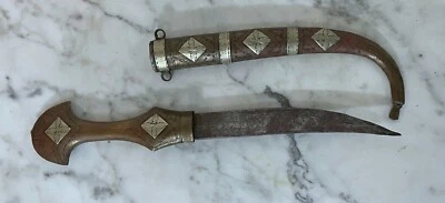 VINTAGE MIDDLE EAST ARABIC CURVED BLADE MIXED METAL DAGGER - Image 1 of 4