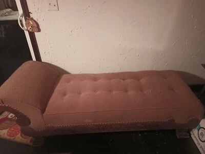 老式古董昏厥沙发躺椅棕色内饰带雕刻木腿 — 第 1/4 张图片