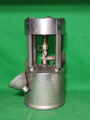 VINTAGE COLEMAN No. 530 A46 GI POCKET STOVE UNTESTED - Image 1 of 4