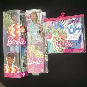 Barbie Set 2 Puppen Barbie und Ken Puppe mit zusätzlichem Modepaket - Bild 1 von 6