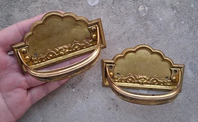 2 ANCIENNES POIGNÉES DE MEUBLE , en BRONZE ou LAITON, L=8,7 cm   N°115C - Photo 1/4