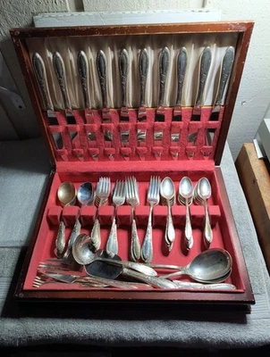 Juego de cubiertos de plata de ley Virginian by Oneida 88 piezas con caja  Foto 1 de 4