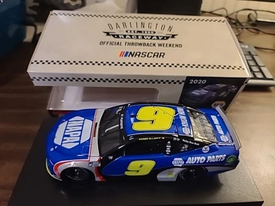 Chase Elliott 2020 NAPA Darlington Throwback 1/24 Lionel NASCAR Diecast 1/1440 - Image 1 of 4
