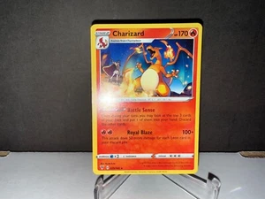 Carta rara Pokemon TCG Charizard 025 Vivid Voltage 2020 quasi nuova+ - Foto 1 di 1