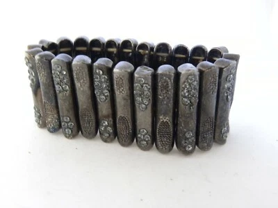 Pulsera elástica vintage de bronce con textura geométrica de diamantes de imitación  Foto 1 de 4