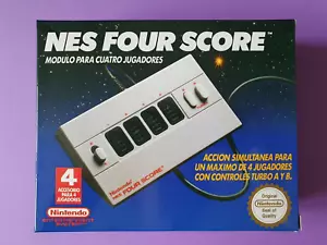 NES FOUR SCORE - MODULE Pour 4 JOUEURS / Nintendo NES / Neuf Jamais Ouvert - Foto 1 di 14