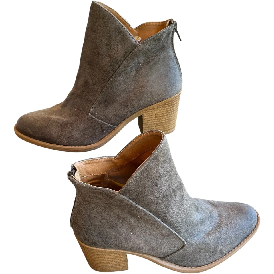 Qupid Chunky Block Heel Ankle Boots Womens SZ 8 Gray Suede Side Zip Western Chic - Image 1 of 4