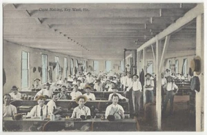 1909 Key West, Florida - interior para hacer cigarros - postal vintage coloreada a mano - Imagen 1 de 2