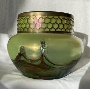 Vaso in vetro irridescente verde Art Decò Art Nouveau Loetz - Foto 1 di 9