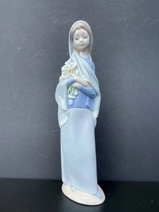 Lladro, Girl w/ Calla Lilies, # 4650, No Box - Picture 1 of 7