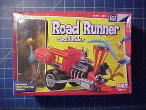 MPC SNAP IT MODEL KIT ROAD RUNNER & RAIL RIDER WITH 4.5" TALL VINYL FIGURE  NISP - Picture 1 of 9