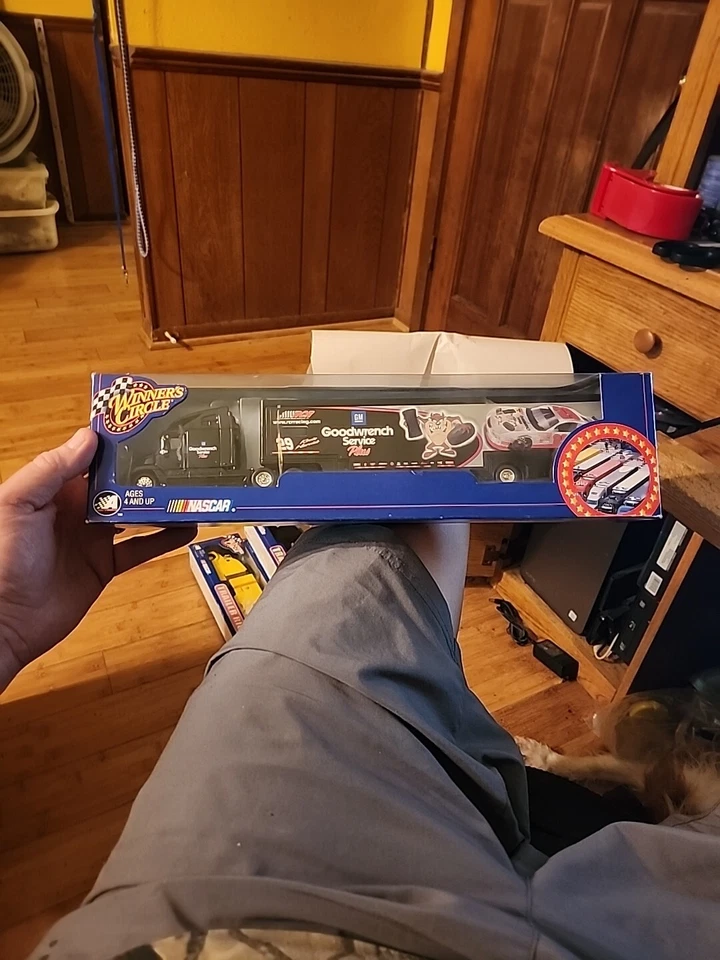 WINNERS CIRCLE ACTION NASCAR DALE JARRETT 88 UPS BROWN FORD RACING FLAMES 1/64