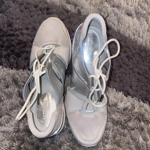 Michael Kors Womens Beckett Ivory Sneakers Size 6 US , 36 EU In Excellent Condit - Picture 1 of 12