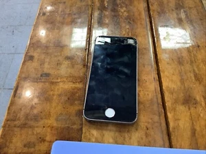 APPLE IPHONE SE A1662 ARGENTO/NERO Leggi - Foto 1 di 8