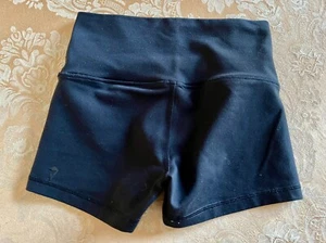 Ivivva Rhythmic High Low Shorts Great used condition, black Size girls 12 - Picture 1 of 3