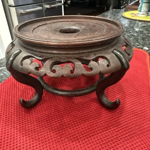 Grande antico supporto cinese in palissandro intagliato a mano per vaso o figura. - Foto 1 di 7