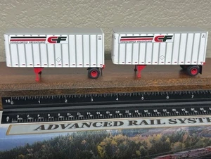 CF FREIGHT - RIMORCHI A CUNEO CONSOLIDATI 28ft Confezione da 2 Scala HO NUOVI - Foto 1 di 16