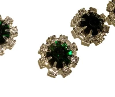 SYNTEGO 10 ROUND SILVER EMERALD GREEN RHINESTONE DIAMANTE EMBELLISHMENT 12MM WEDDING