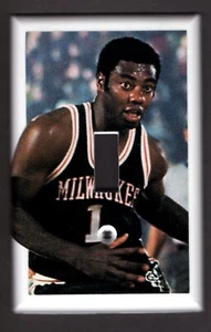 OSCAR ROBERTSON LICHTSCHALTERPLATTE MILWAUKEE BUCKS - Bild 1 von 1