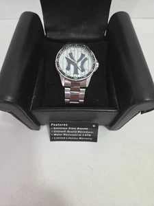 New York Yankees Coach Series Mens Watch - Picture 1 of 3