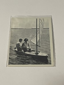 1964 Topps JKF John F Kennedy #72 Sailing   **015181