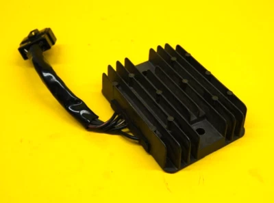 Regulador de tensão genuíno Suzuki GSXR 600 750 1000 RS41 33E2 1998 a 2007 - Imagem 1 de 3