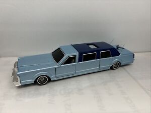 Majorette 1/32 Lincoln Limo Limousine Blue working doors sunroof Lowrider