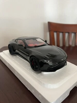 Autoart 1/18 Aston Martin Vantage (RHD) Foto 1 de 4