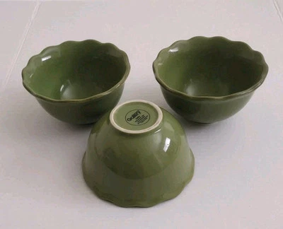3 Tabletops Gallery Belle Retro Green Bowls Scalloped Edges Cereal Dessert Bowl - Image 1 of 4
