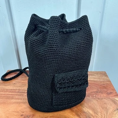 Bolso cubo con cordón de ganchillo negro con bolsillo frontal Foto 1 de 4