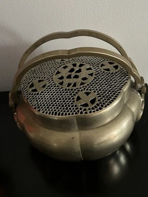 Antiguo calentador de manos chino de latón del siglo XIX con autenticidad y antigüedad Foto 1 de 4