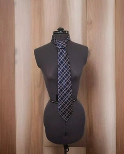 Corbata F&F Rosa y Azul 59” – Diseño Azul Dos Tonos – Excelente Estado - Imagen 1 de 5