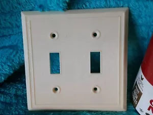 Vintage 40's 50's Homart Ivory Pebbled Bordered 2 Switch Cover Wall Plate - Picture 1 of 8