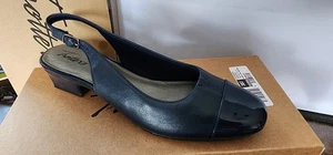 Trotters Damen niedrig geheilter Pump Dea Navy Größe 8,5 M neu im Karton - Bild 1 von 8