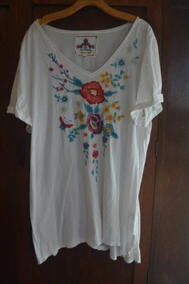 VESTIDO BLANCO FLORAL BORDADO CUELLO EN V JERSEY MANGA CORTA DE JOHNNY WAS ~ 2X Foto 1 de 4